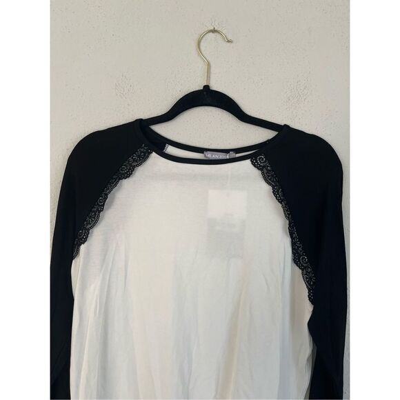 Milan Kiss Woman Ecru& Black Ragian Blouse, Size Large - Picture 3 of 7